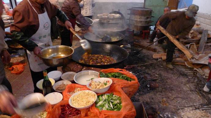 為什么農(nóng)村酒席帳篷價(jià)格參差不齊？